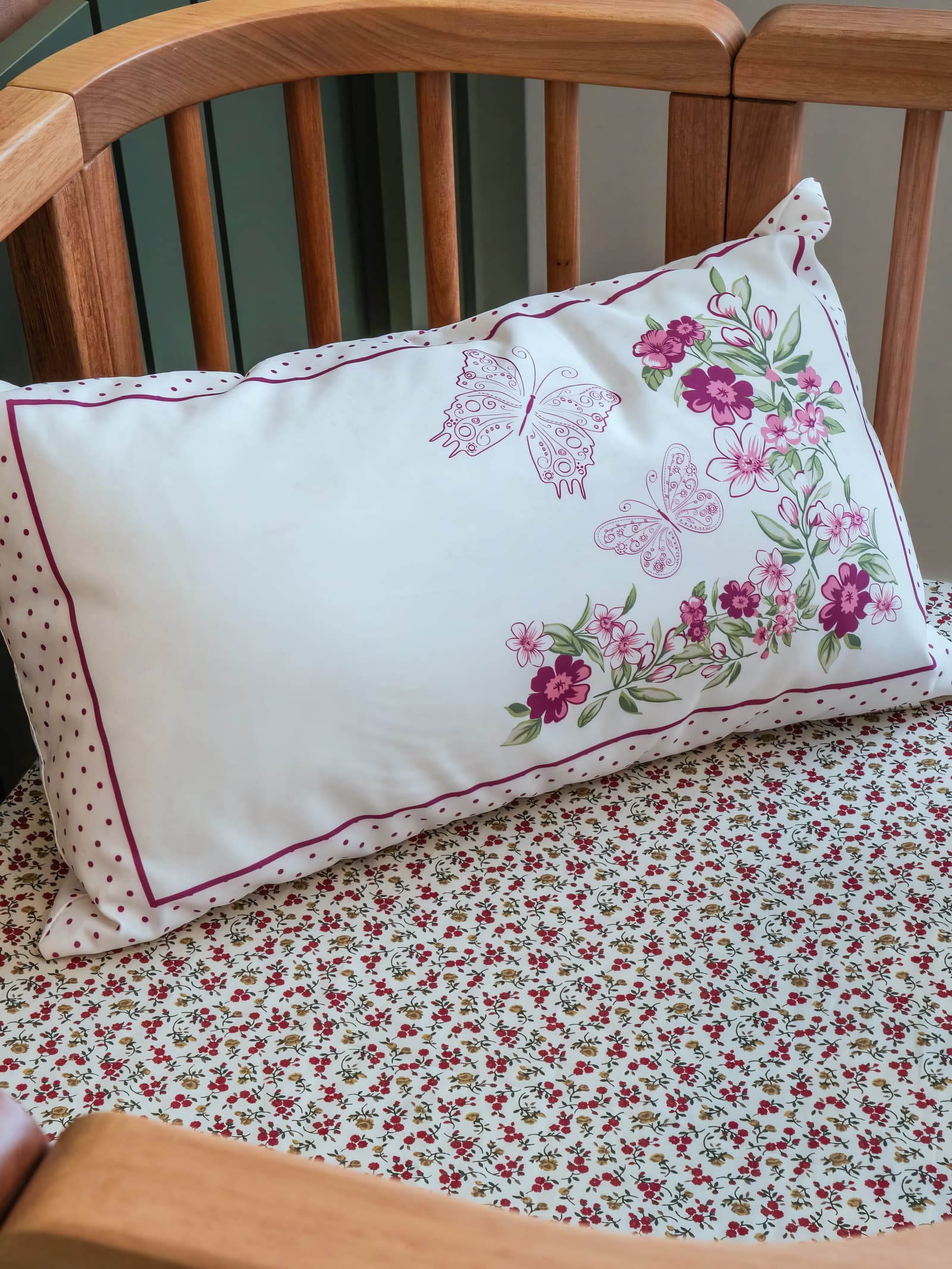 Detalhe da roupa de cama bordada