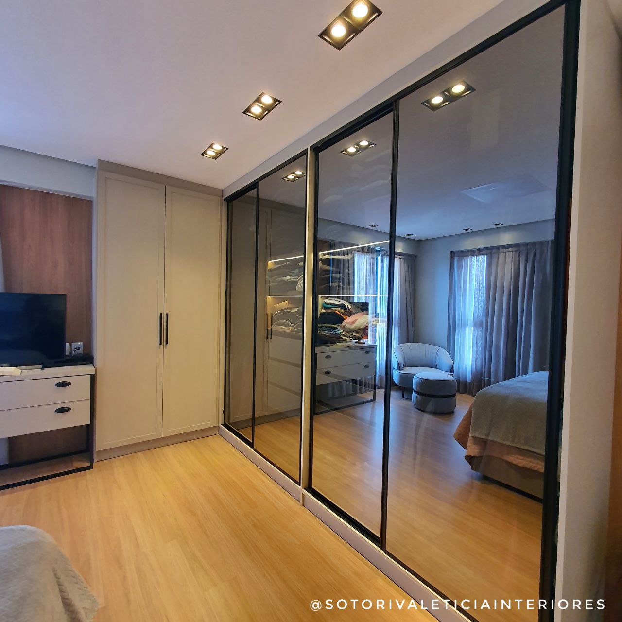 SUITE (4)